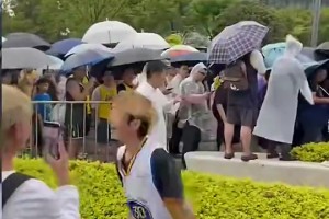 杨毅：线上詹黑这么多，但线下死忠粉更多，过去只有乔丹来才这样