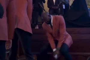 打上瘾了詹姆斯韦德波什重聚，结果研究起了高尔夫空气挥杆~