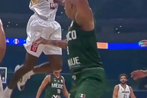 这就是咖位！当霉霉在演唱会现场看到科比女儿弯腰拥抱致意