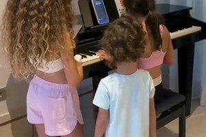 C罗女儿们竟然有点音乐天赋，以后不会要一门出三音乐天骄吧