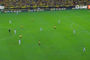 小伙毛糙！马斯坦托诺险些送礼，厄瓜多尔单刀机会被大马丁扑出！