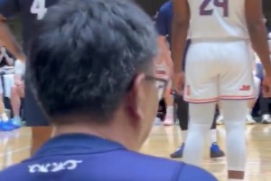 还有点不适应！首次看到身穿上海球衣的张镇麟和白边