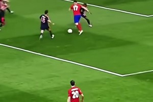 一球成名！巅峰萨乌尔一条龙连过4人攻破拜仁！