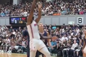 张镇麟喂球怀特塞德篮下得分 白边现在这速度还能打CBA吗