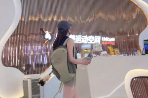 主持：瓜迪奥拉受不了你垮个小猫批脸了？梅西：对啊