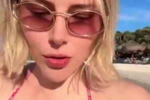 欧冠女主持这身材真晃瞎我的眼，是不是贪便宜买泳装买小了啊