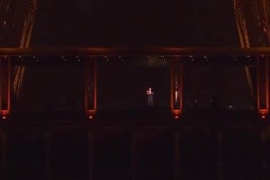 霸气外露❗️2017年C罗在埃菲尔铁塔上举起金球奖