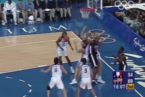 篮球历史最佳扣篮？25年前的今天，卡特“死亡之扣”震惊世界！