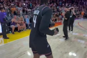 杰伦-格林首次穿上太阳球衣参加球迷活动！