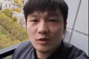 樊振东当年和波尔去看多特比赛，路上吃着零食还一口一个谢谢妈妈