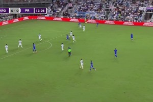 吕迪格曾高抬腿回追日本球员火遍全球，这真是世界名画