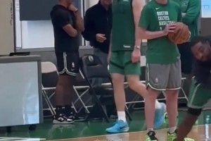 惊！前尼克斯主帅锡伯杜现身凯尔特人训练场！这是要搞事情？