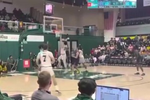 这对抗+脚步！王俊杰左手挑篮&连续滞空上篮生涯新高23分