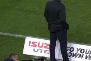 预定普斯卡什？阿根廷门将开大脚皮球飞跃全场直接破门！